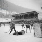 6252215 Switzerland Spengler Cup, 1945 (b/w photo); (add.info.: Scene in the snow flurry from the game between HC Davos and the Czech team of LTC Prague in December 1945 at the Spengler Cup in Davos.); Photopress Archiv/Keystone.