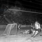 6206321 Spengler Cup, 1963 Hc Davos Sparta Prague (b/w photo); (add.info.: A Sparta player plays around the HCD goalie at the Spengler Cup tournament in Davos and scores a goal, recorded in December 1963. Sparta Prague wins the match against HC Davos 13-0.); Photopress Archiv/Keystone.