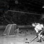 6206318 Spengler Cup, 1963 Hc Davos Sparta Prague (b/w photo); (add.info.: HCD goalie at the Spengler Cup tournament in Davos in Bedraengnis, recorded in December 1963 at the match against Sparta Prague. Sparta Prague (light dress) wins the match against HC Davos 13:0.); Photopress Archiv/Keystone.