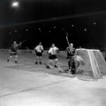 6206347 Spengler Cup, 1964 Sparta Prague Modo Alfredshem (b/w photo); (add.info.: The Czech goalie is powerless at the tournament for the Spengler Cup in Davos and can not prevent the goal of Sweden, recorded on 30 December 1964 at the game Sparta Prague, light dress, against MoDo Alfredshem, dark dress. MoDo Alfredsham wins the game with 8:4.); Photopress Archiv/Keystone.
